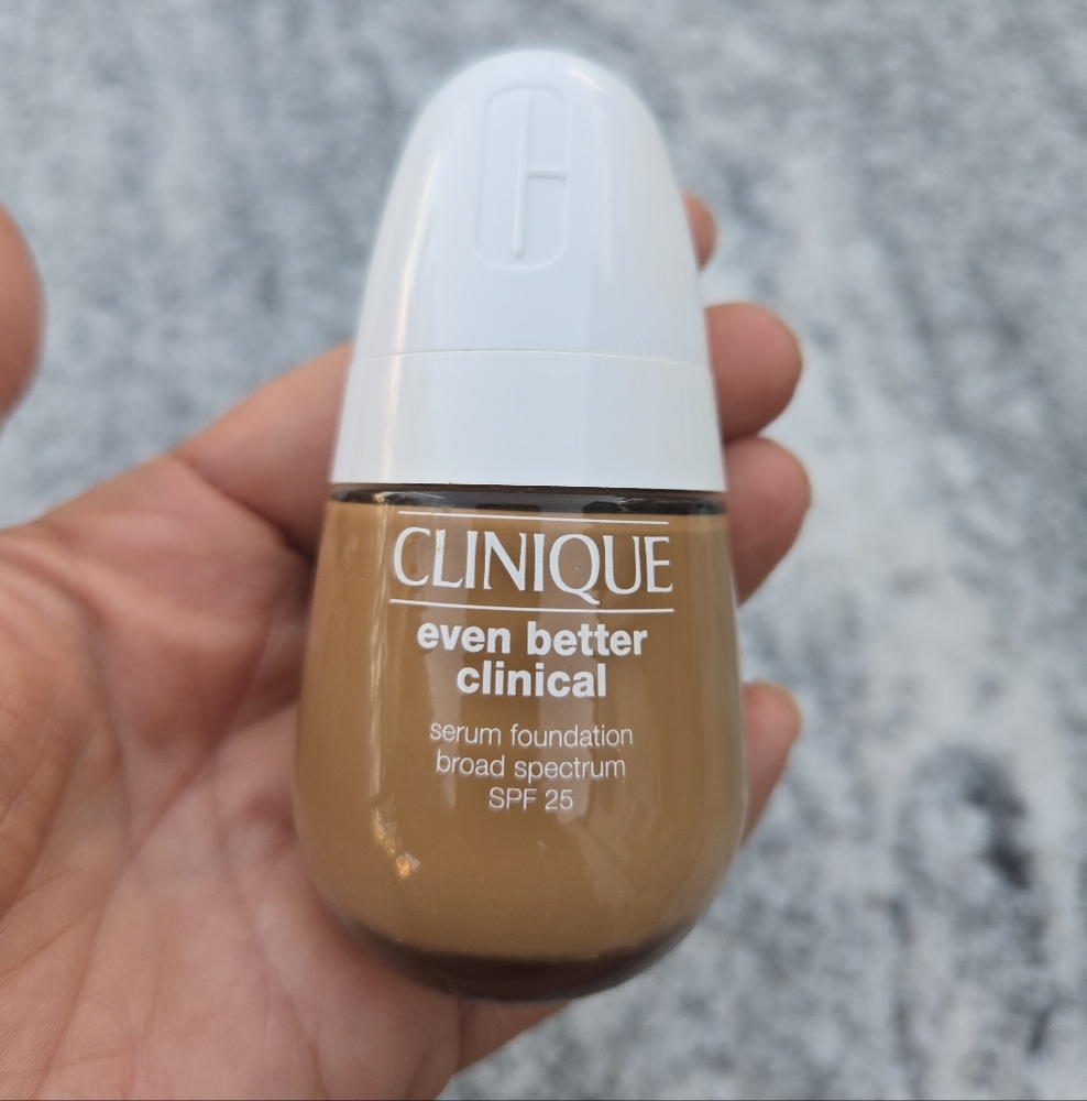 Even Better Clinical Serum Foundation Broad Spectrum SPF 25 Deep Honey Shade - Picture 3 of 8